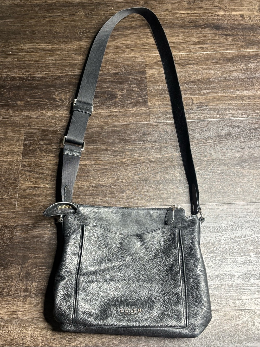 COACH 91303 Beckett Pocket Crossbody Bag Black Pebble Leather Messenger EUC